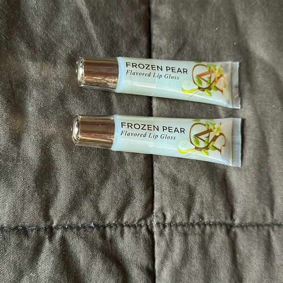 Victoria’s Secret Frozen Pear Lip Gloss - Picture 2 of 8